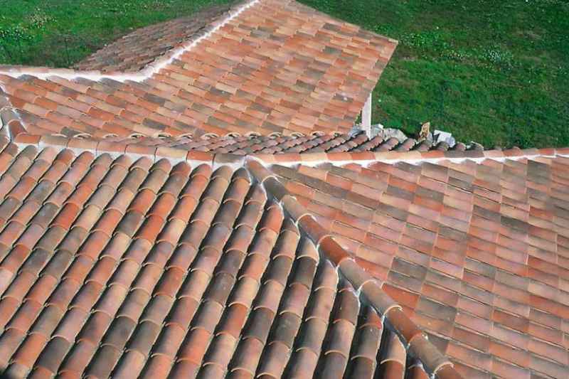 Scellement de tuiles, de faîtage et de tuiles en Ciment Prompt